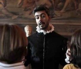 Palazzo Vecchio: Tour with Giorgio Vasari or Lady Isabel de Remoso