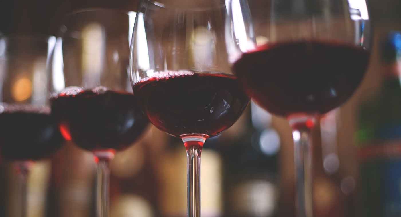 Cateo de vino en enoteca o a domicilio