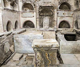 Necrópolis de Via Triumphalis y Museos Vaticanos