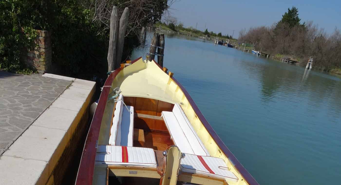 Promenade en bateau et toast au coucher du soleil        