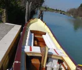 Brindisi al Tramonto in in barca tipica veneziana